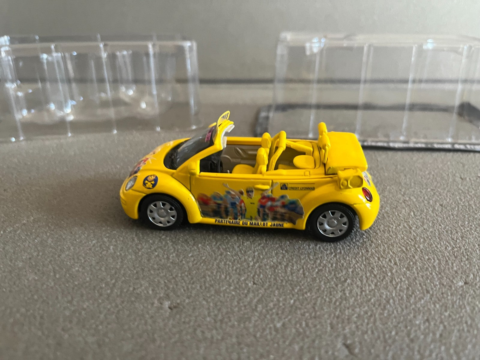 Voiture Miniature Volkswagen VW new beetle 2004 Tour de France Vélo Norev 1/43