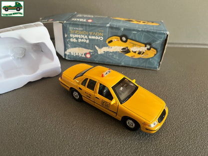 Voiture Miniature Ford Crown Victoria New York Taxi du Monde Welly au 1/38
