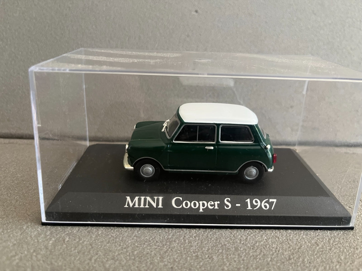 Voiture miniature Mini Cooper S 1967 au 1/43