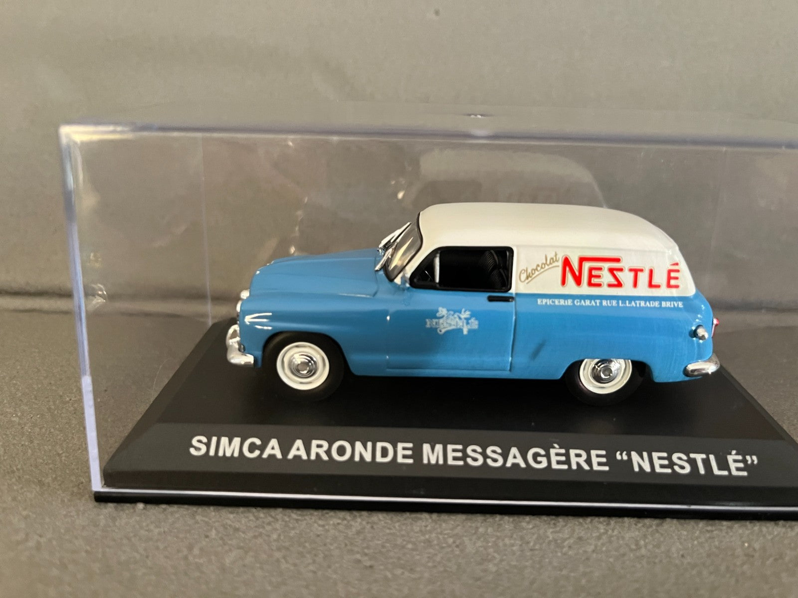 Voiture Miniature Simca Aronde Messagère Nestlé Altaya au 1/43