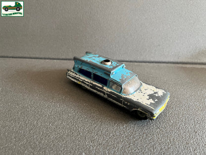 Ancienne Voiture Miniature Superior Ambulance Cadillac Corgi Toys Britain Epave