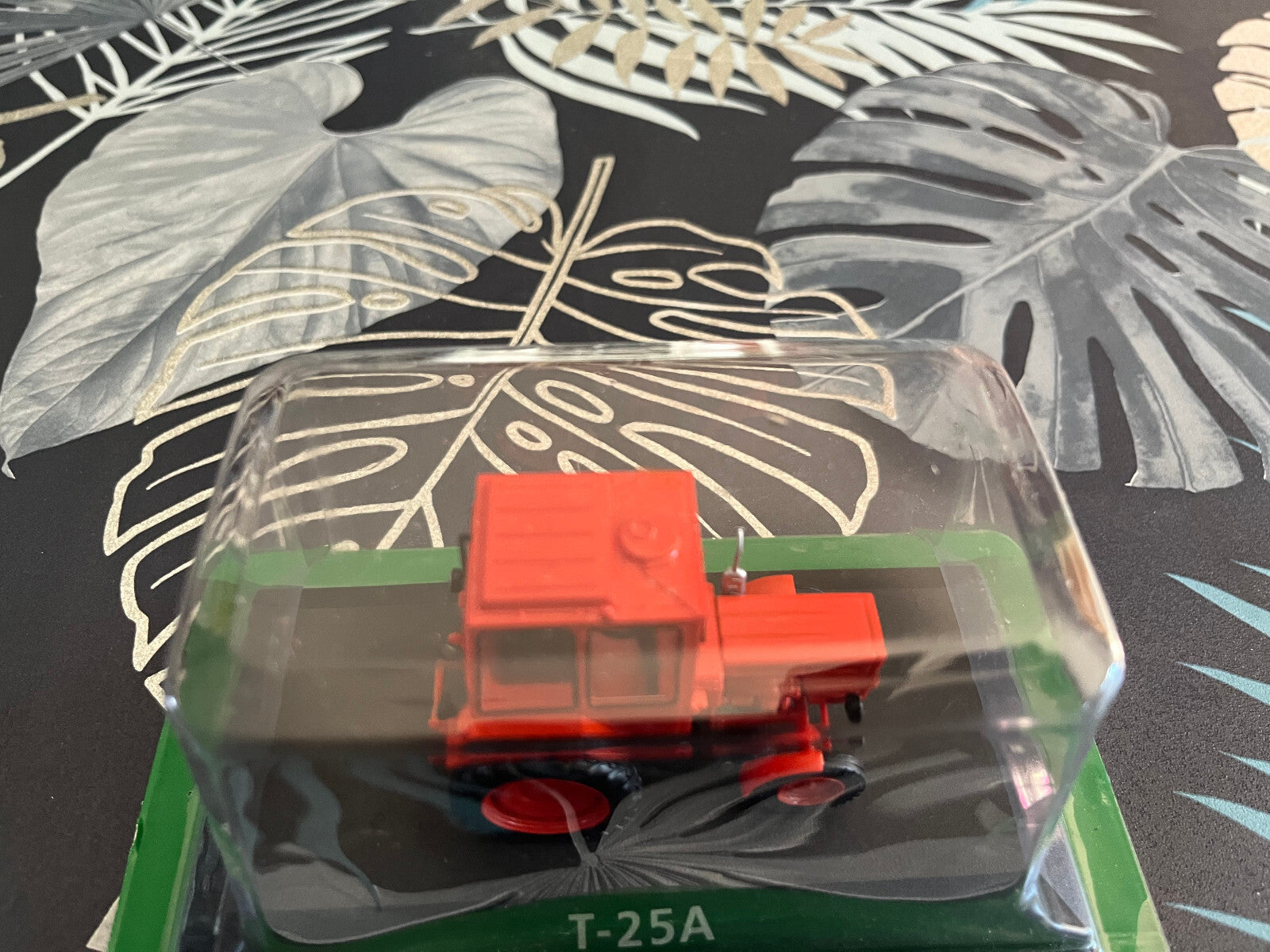 Voiture miniature Tracteur Agricole Russe URSS T-25A Vladimirets Hachette 1/43