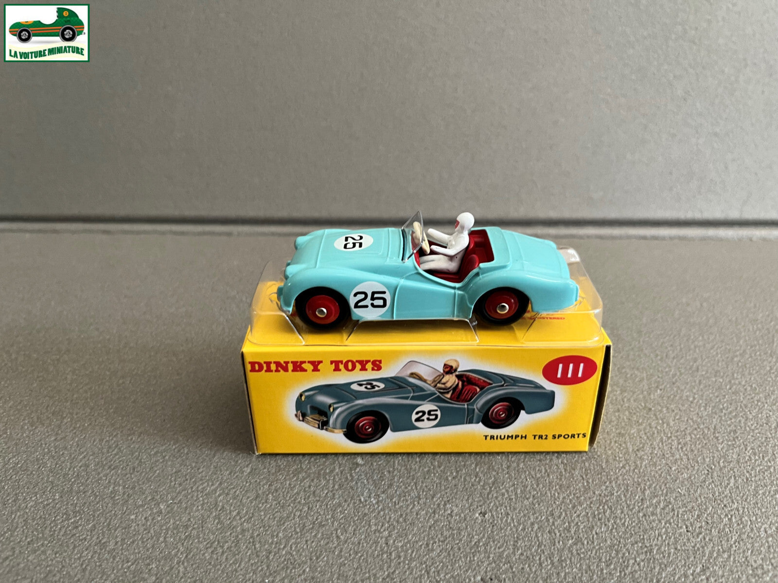 Voiture miniature Triumph TR2 Sports Deagostini Dinky Toys Atlas au 1/43