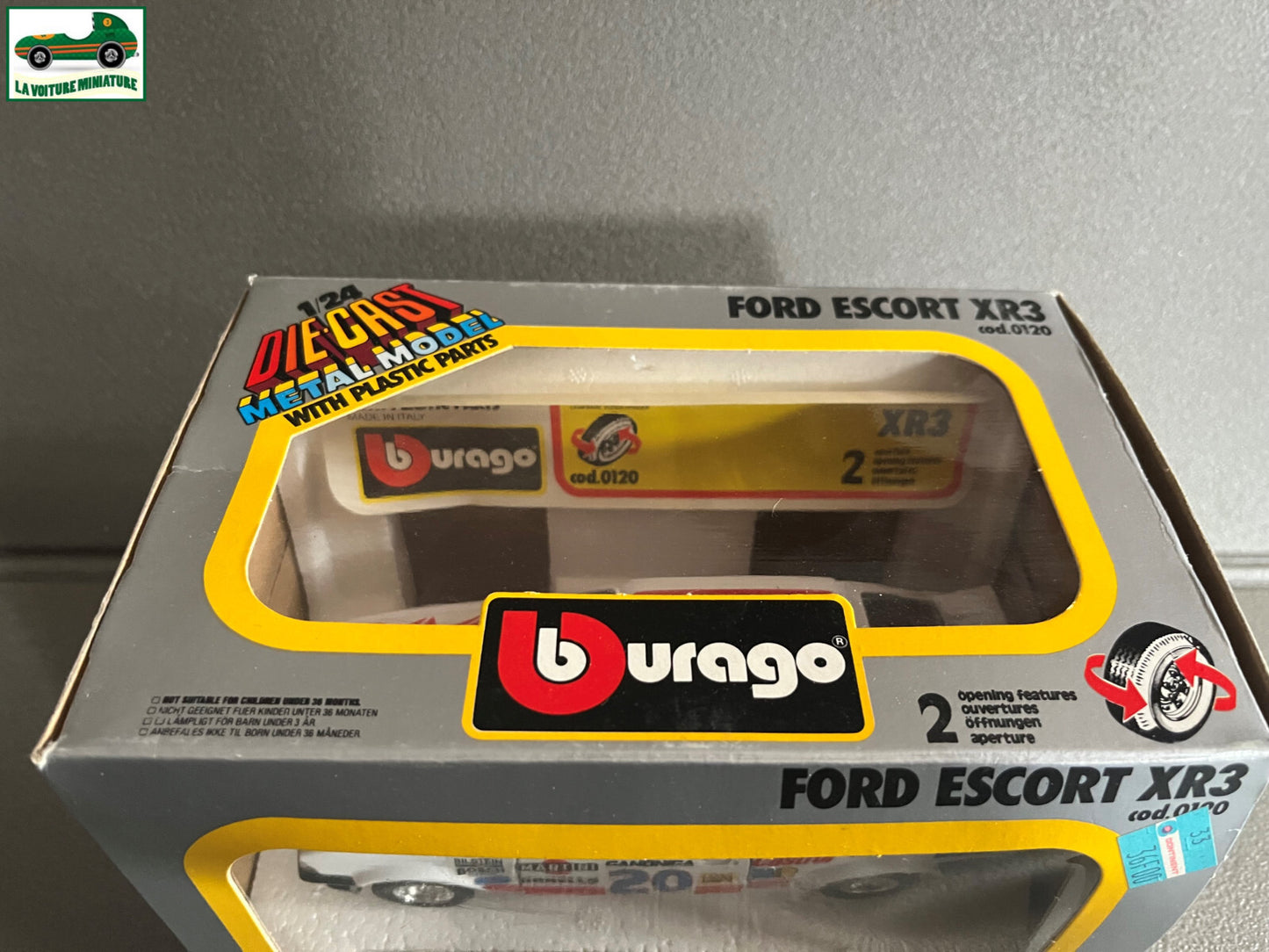 Ancienne Voiture miniature Ford Escort XR3 cod. 0120 Burago au 1/24