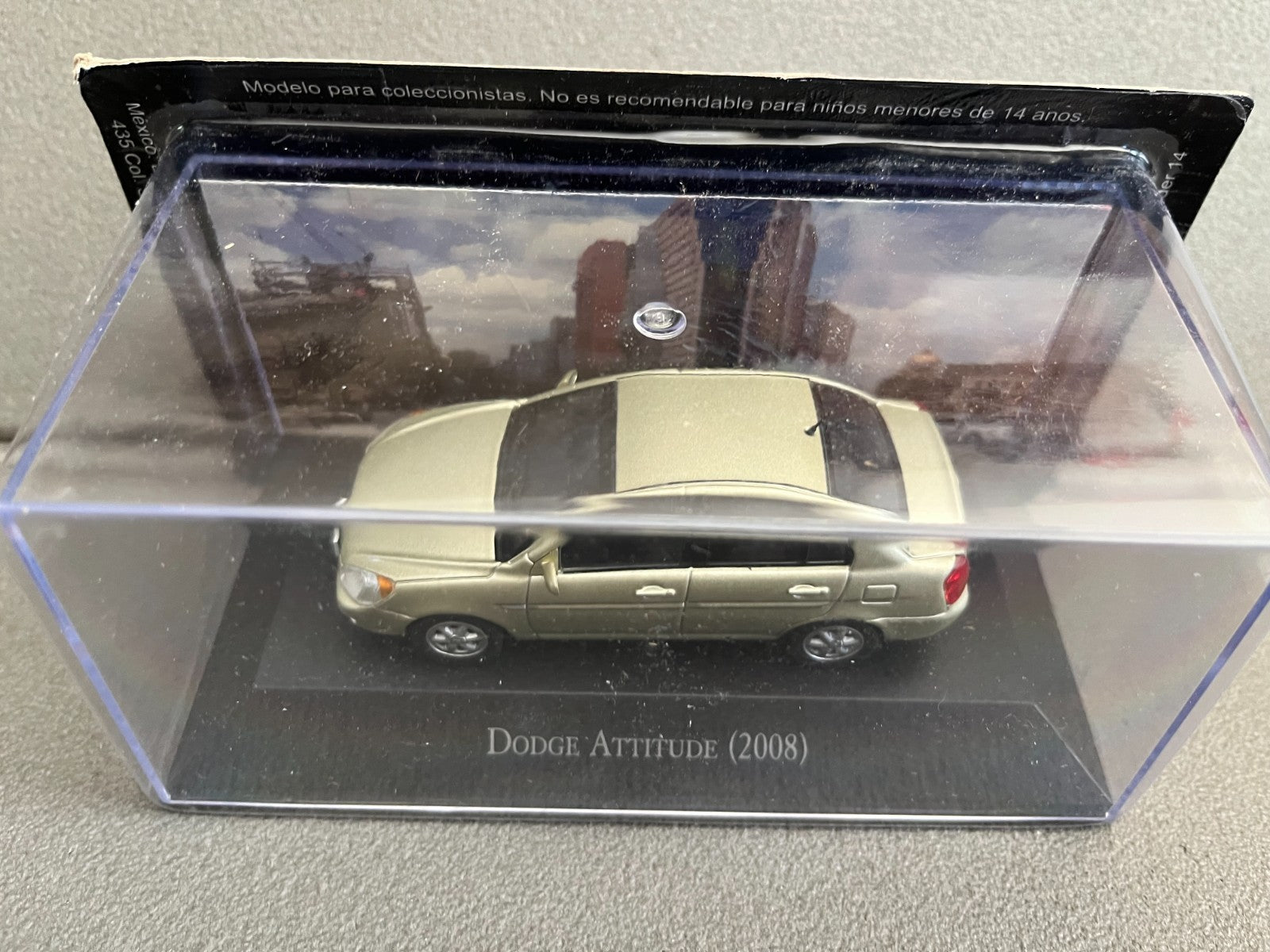 Voiture Miniature Dodge Attitude 2008 au 1/43