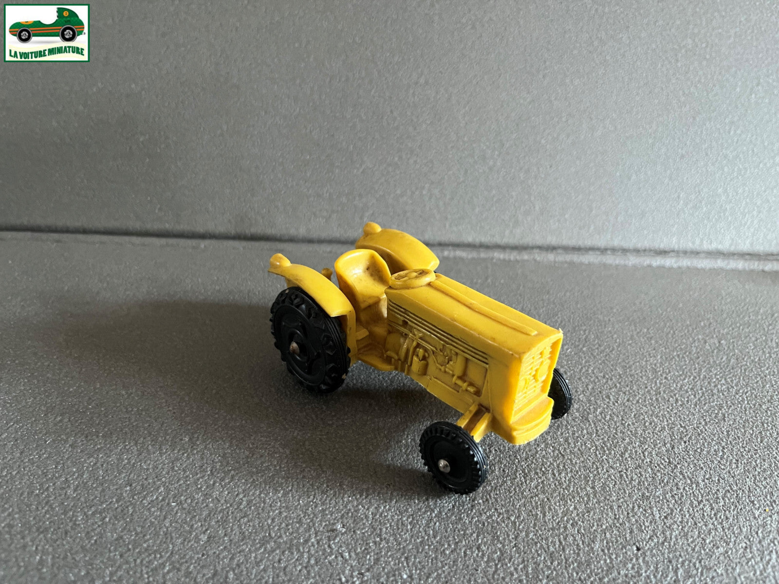 Voiture Miniature Ancien Tracteur Vinyl Line Plastique Gomme 1/43 idem Tomte