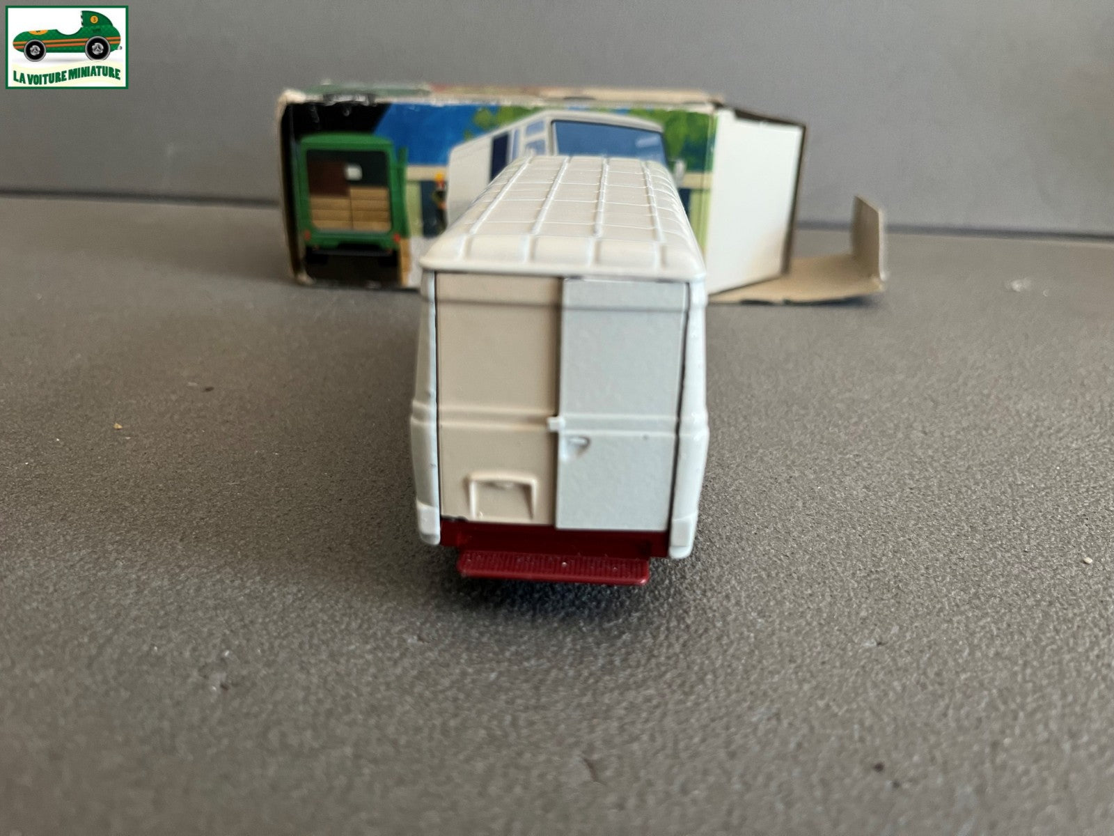 Ancienne Miniature Voiture Camion Magirus Deutz Cursor Modell 877 1/50