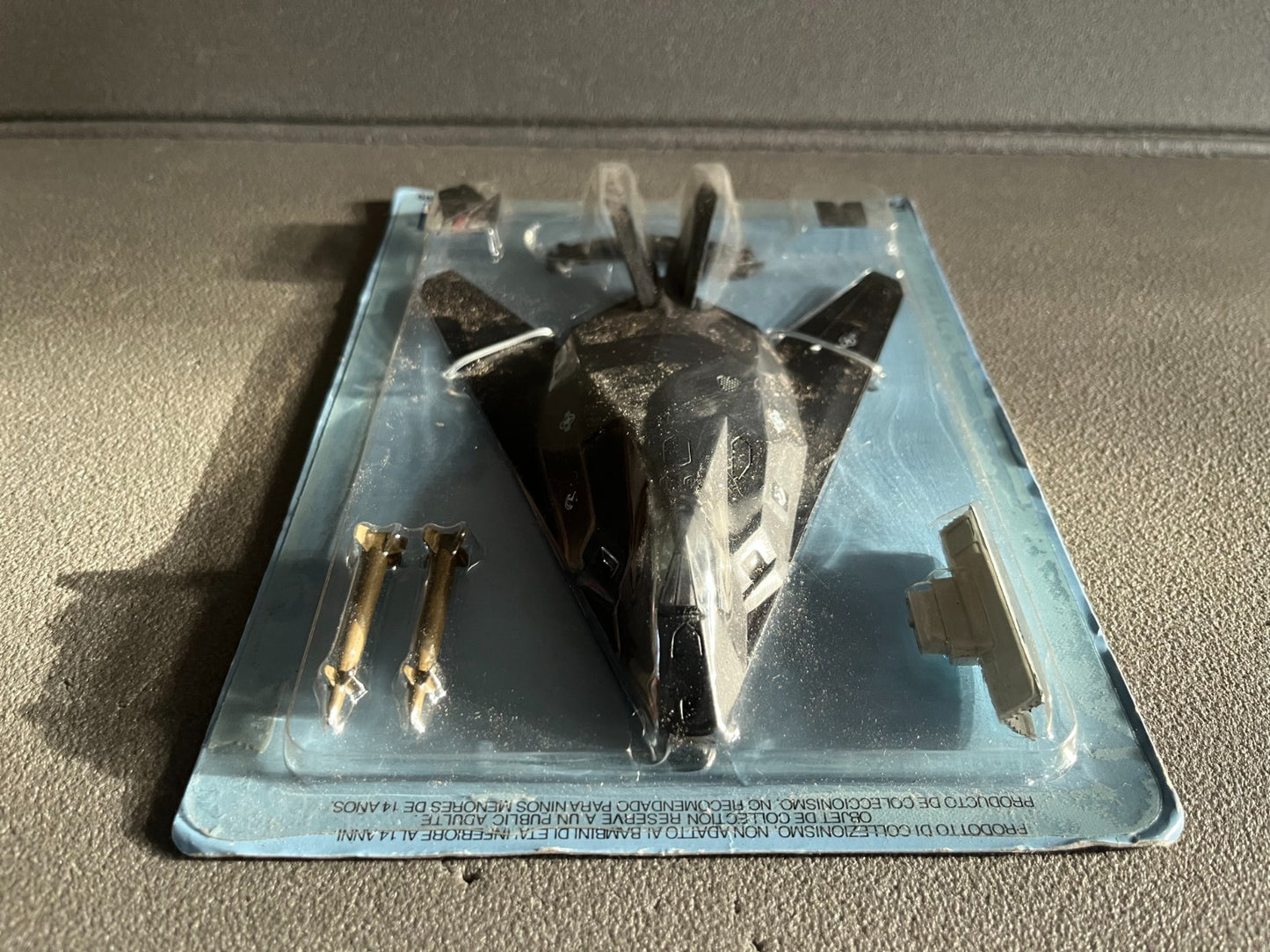 Avion miniature Militaire F-117 Stealth Italeri 1/100