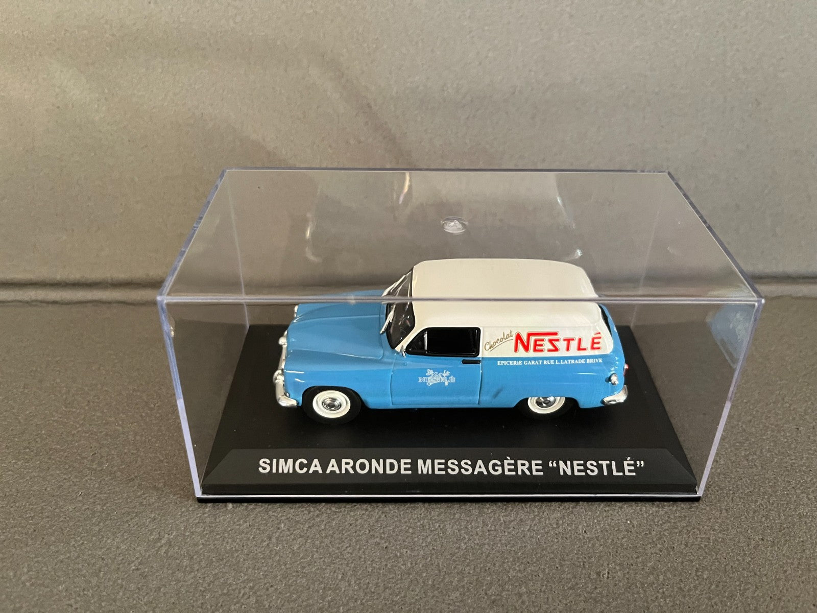 Voiture Miniature Simca Aronde Messagère Nestlé Altaya au 1/43