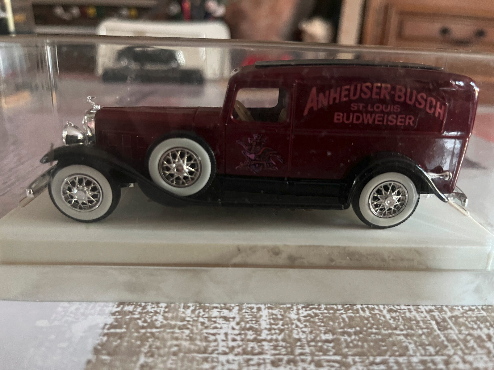 Voiture miniature Cadillac Budweiser Solido au 1/43