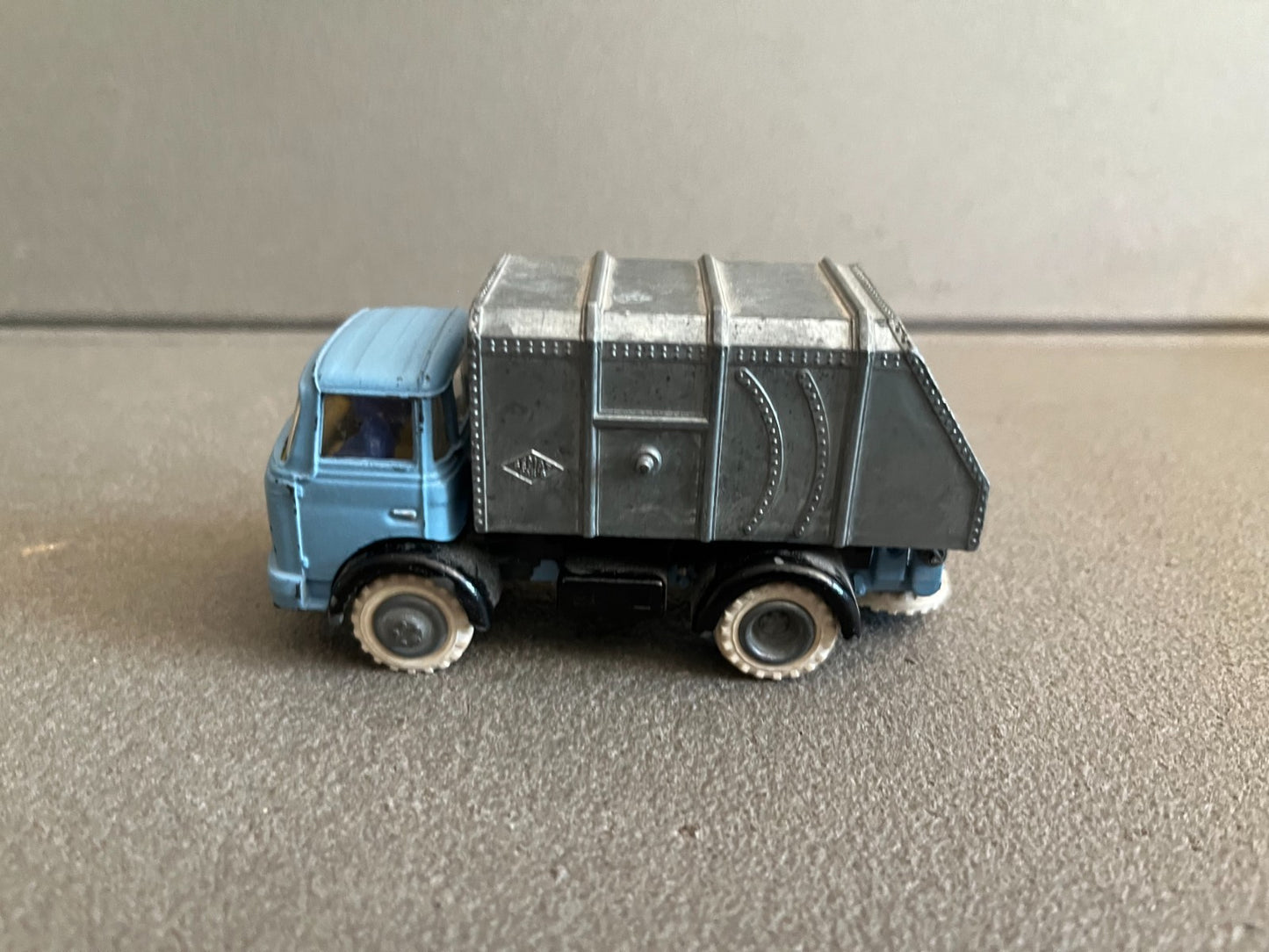 Ancienne Miniature Camion Benne à Ordures Berliet GAK France Jouets Epave