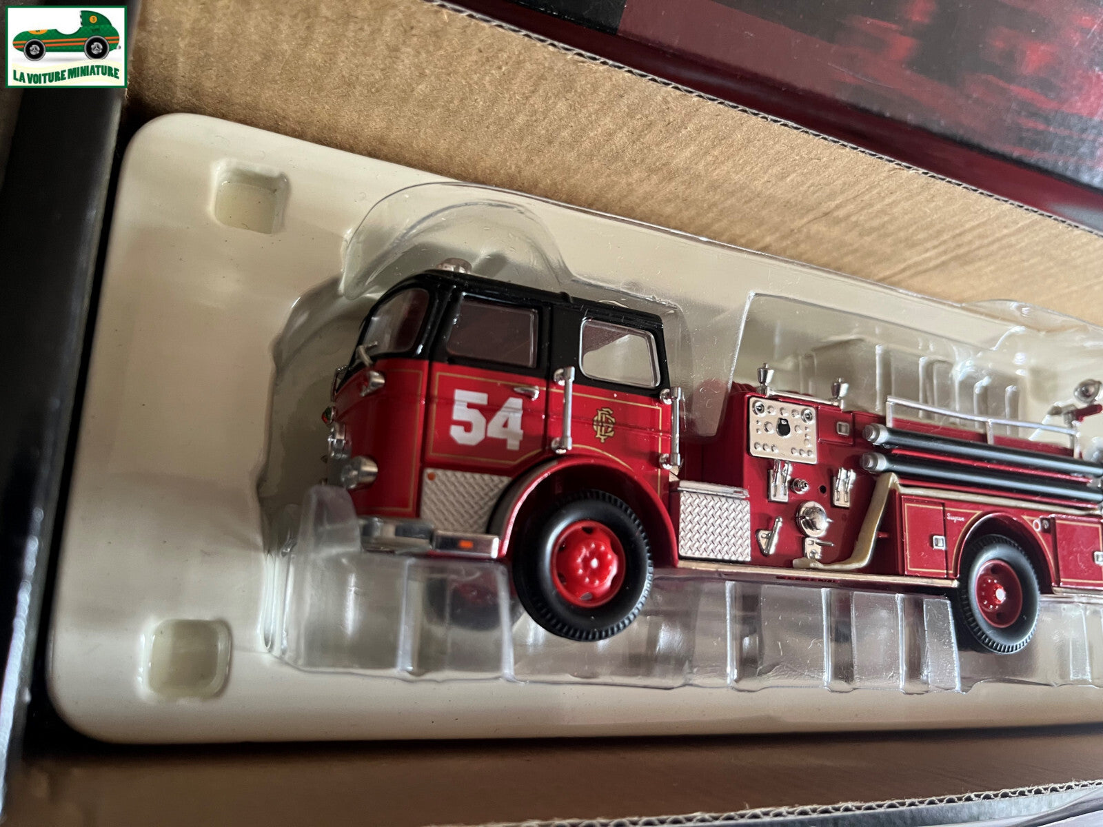 Voiture miniature Camion Pompiers Seagrave J Engine Corgi Heroes 1/50