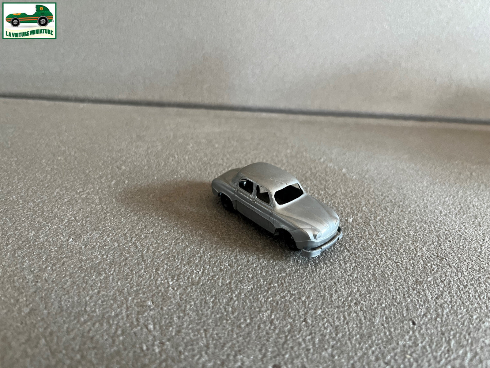 Ancienne Miniature Voiture Plastique Renault Dauphine Cadum Pax au 1/86