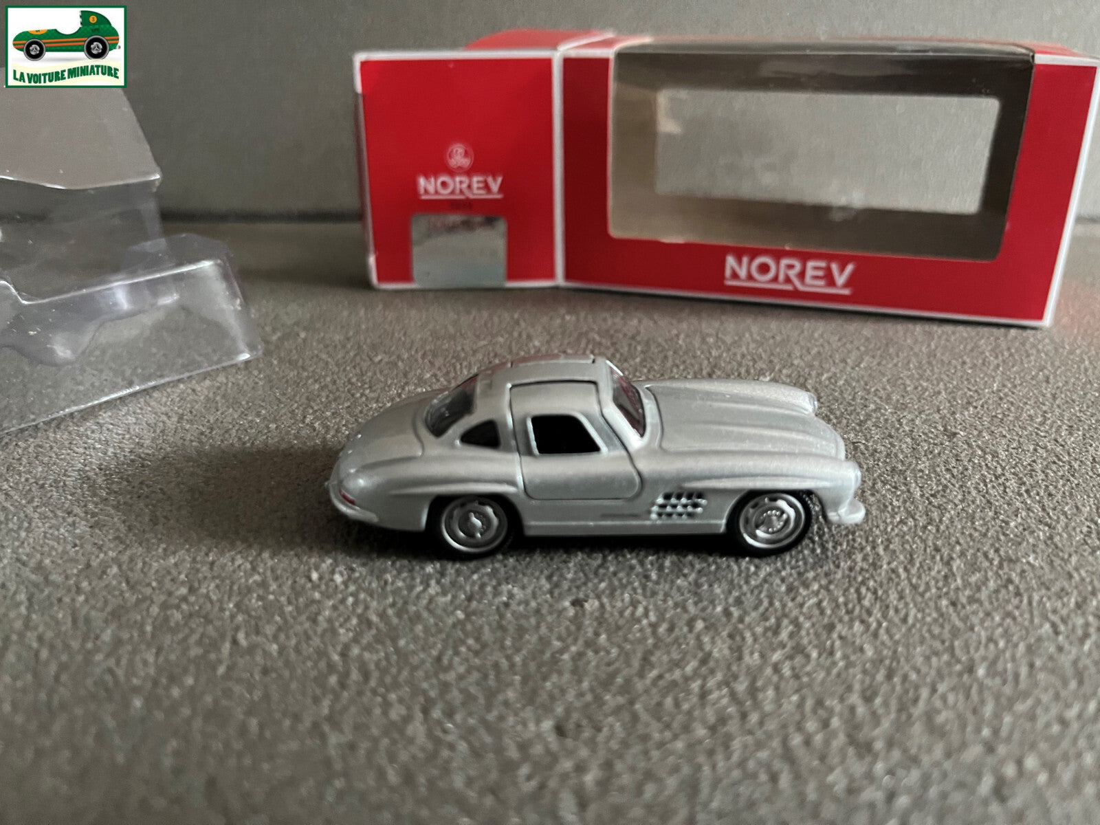Voiture miniature Mercedes 300 SL Norev 3 inches 1/64
