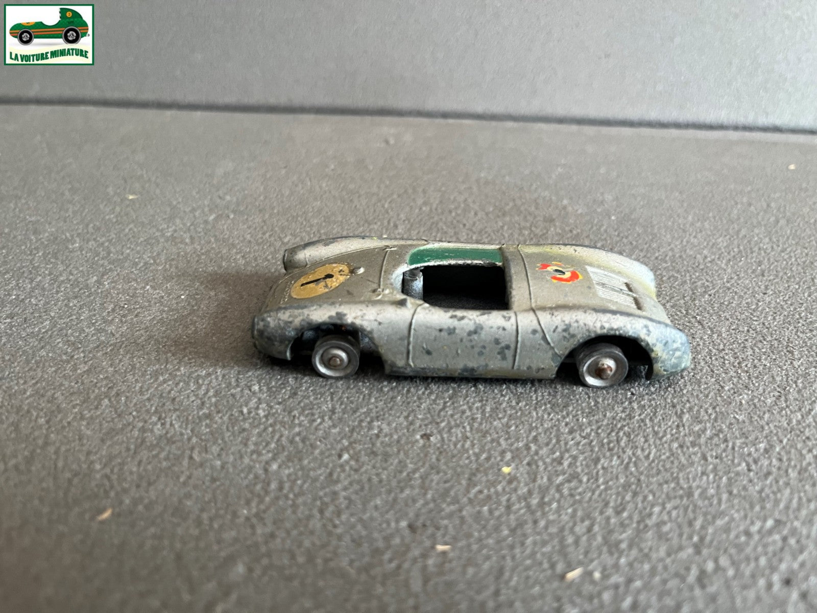 Ancienne Voiture Miniature Porsche Spyder Solido Serie 100 1/43 Epave