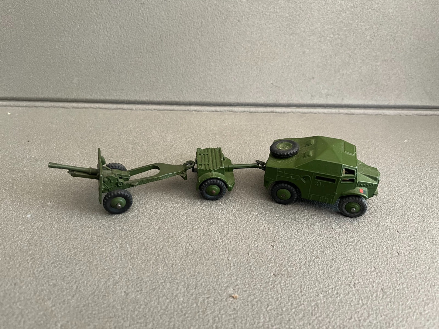 Ancienne Voiture miniature Militaire Field Artillery Tractor Dinky Toys 688 UK