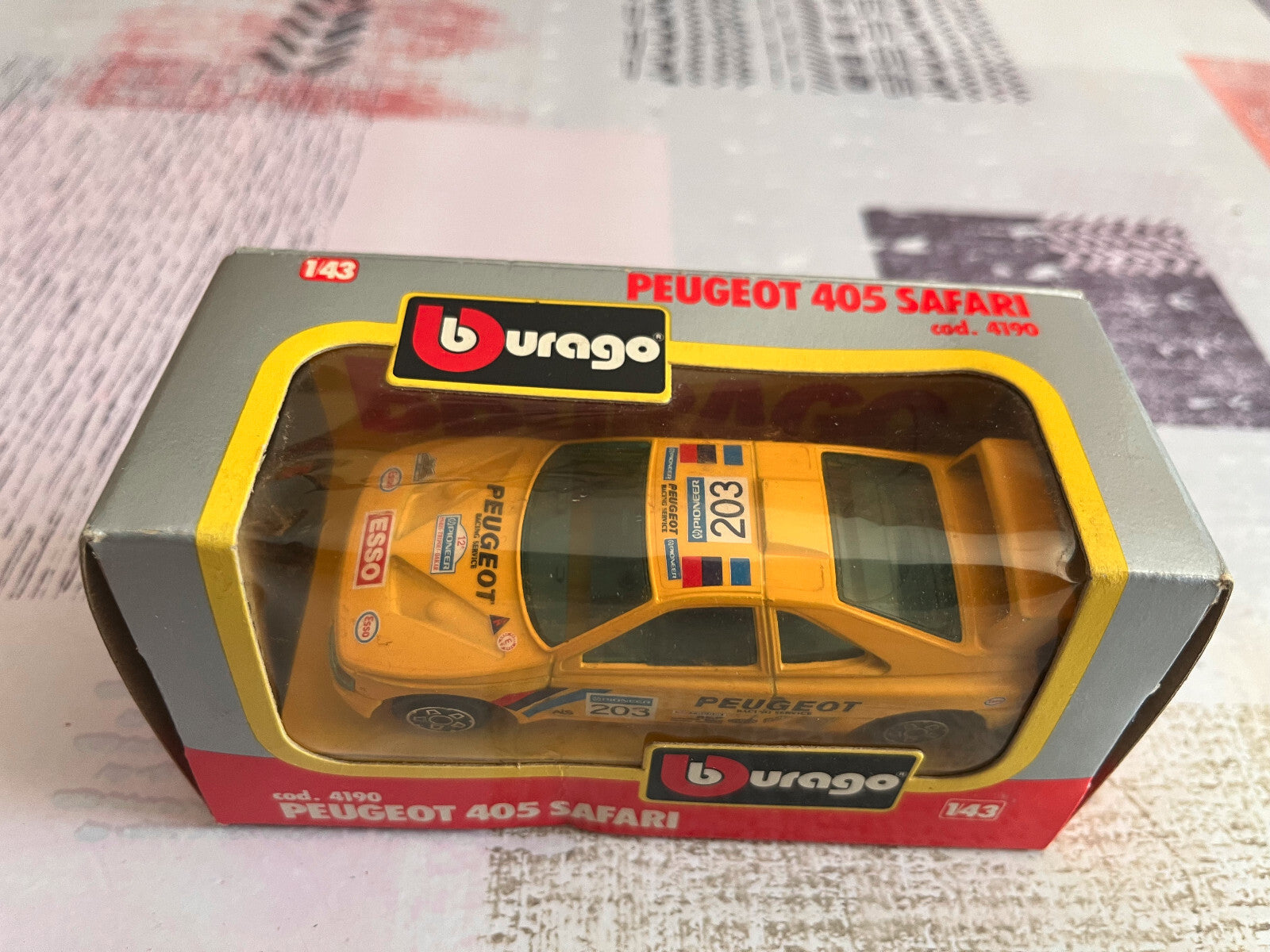 Voiture miniature Burago Peugeot 405 Safari 4190 au 1/43
