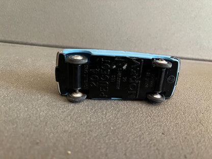 Ancienne Voiture Miniature Peugeot 204 Norev Plastique France Epave