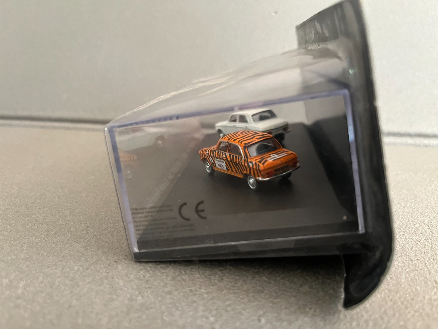 Voiture Miniature Duo Peugeot 204 1965 Esso 1967 Universal Hobbies 1/87 HO