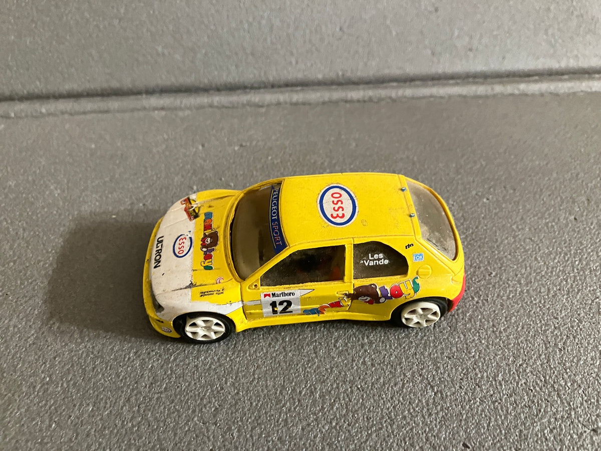Voiture Miniature Kit résine monté Peugeot 306 Tip Top Chrono France au 1/43