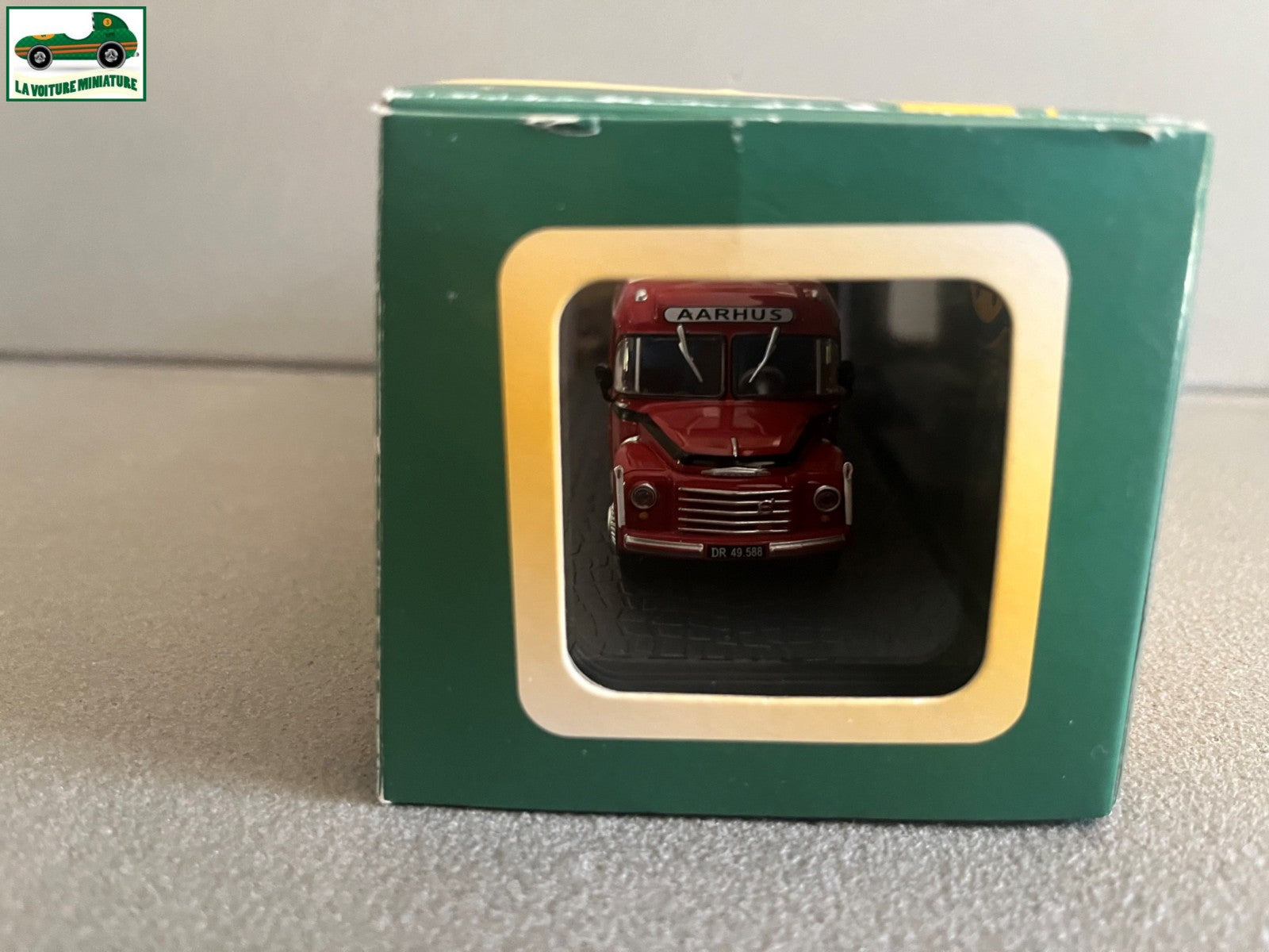 Voiture miniature Volvo B375 1957 Autobus Autocar Bus Collection Atlas 1/72