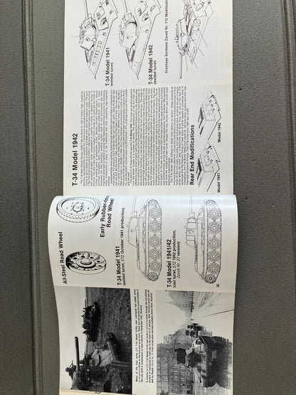 Livre Revue Militaire Char T-34 in Action Squadron Armor N°20