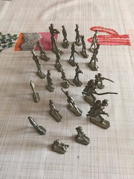 Ancien Soldat Lot de 22 Soldats Armée Militaire Métal Alu ? Zamac ? Plomb ?