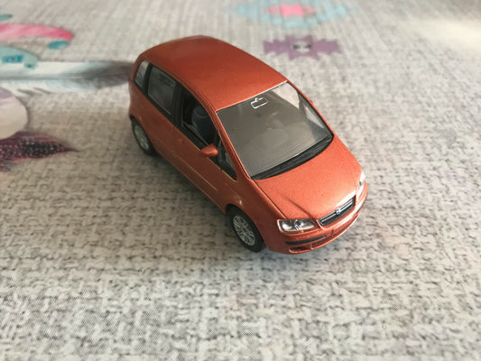 Voiture miniature Fiat Idea Norev au 1/43