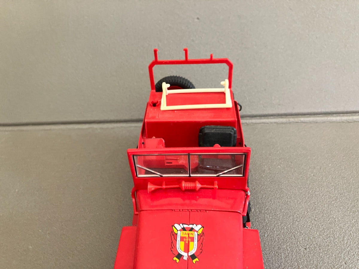 Ancienne Voiture miniature Jeep Willys Pompiers Tarn Solido au 1/18 Incomplète