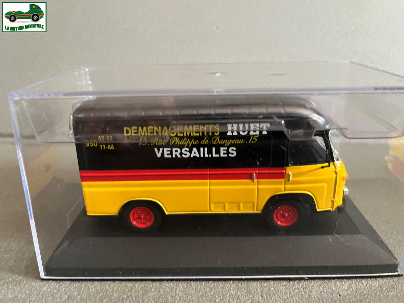 Voiture Miniature Camion Publicitaire Saviem SG2 Huet au 1/43