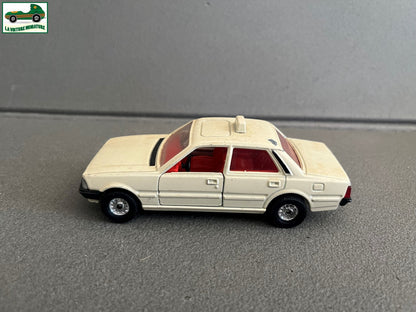 Voiture Miniature Peugeot 505 STI Taxi Corgi Made in GT Britain au 1/35 1/36