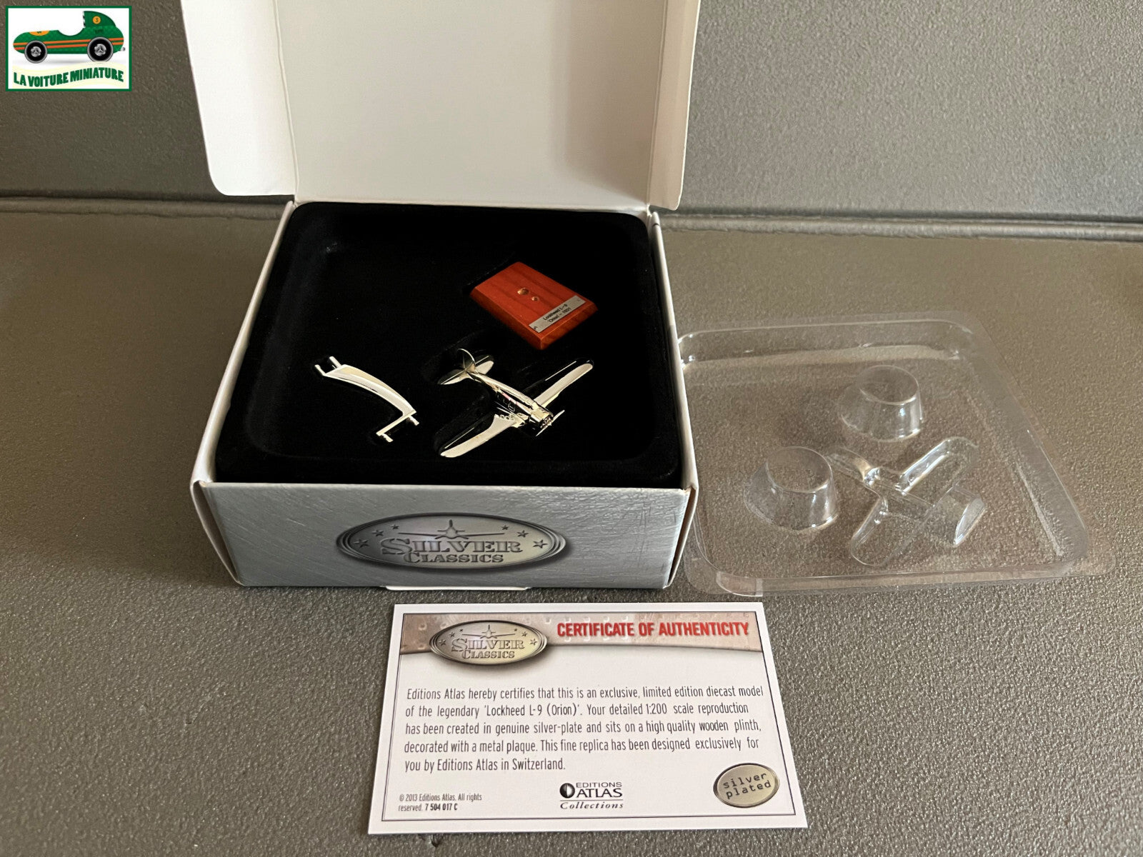 Avion miniature chrome Locheed L-9 Orion Atlas Silver Classics au 1/200