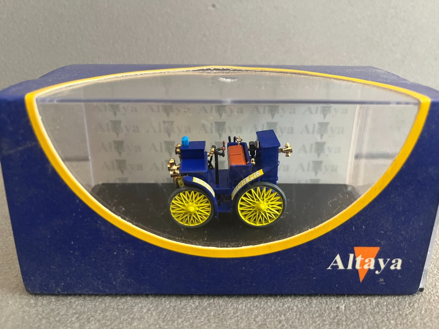 Voiture miniature L'Eclair Michelin Altaya Peugeot 1/43