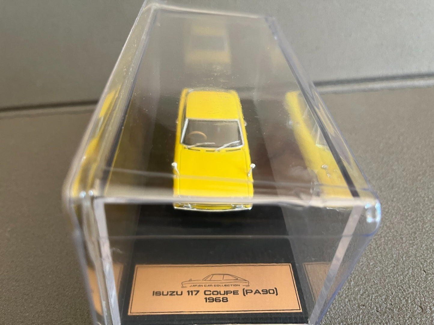 Voiture miniature Collection Isuzu 117 Coupé 1968 Hachette Japon 1/43