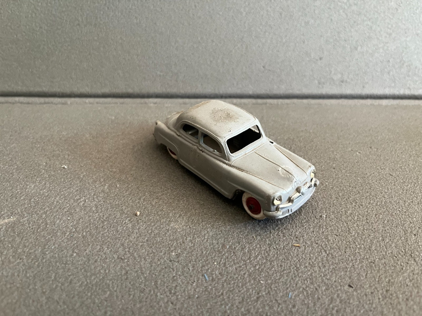 Ancienne Voiture Miniature Simca Aronde Norev Plastique France Epave