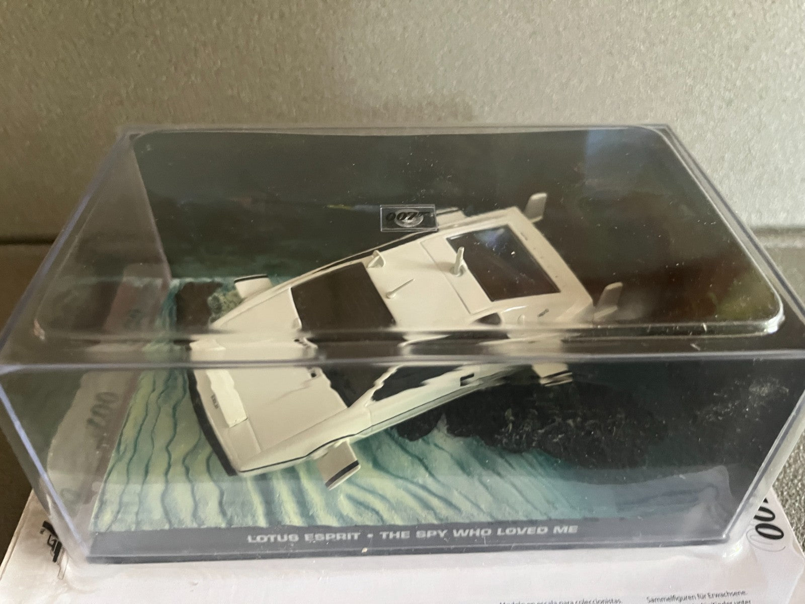 Voiture miniature Lotus Esprit The Spy Who Loved Me James Bond 007 1/43
