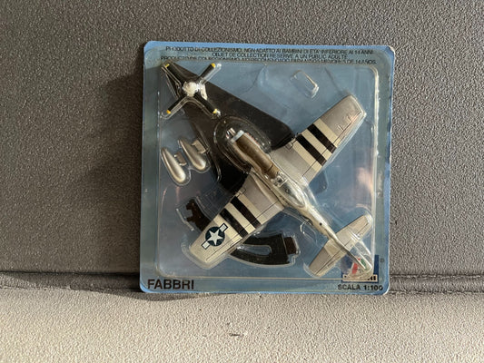 Avion miniature Militaire P-51 Mustang Fabbri Italeri 1/100