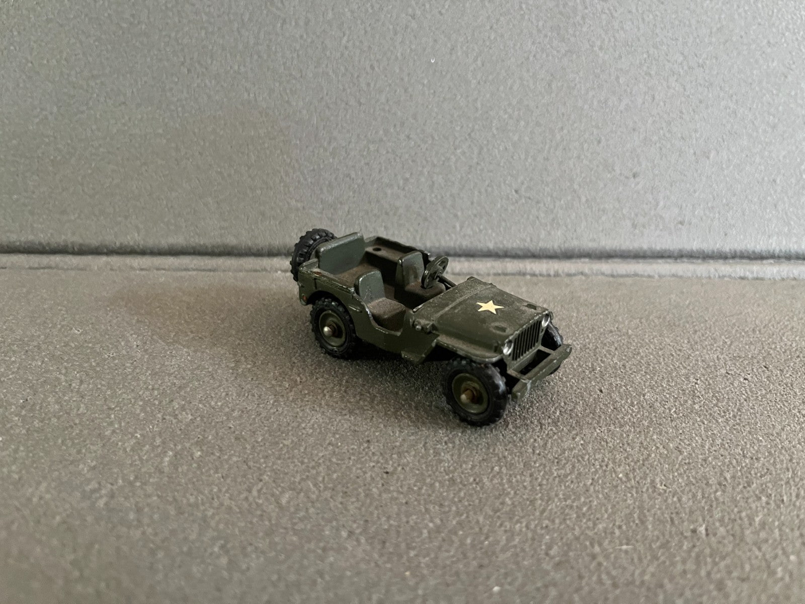 Ancienne Miniature Militaire Voiture Jeep Dinky Toys Meccano France Epave