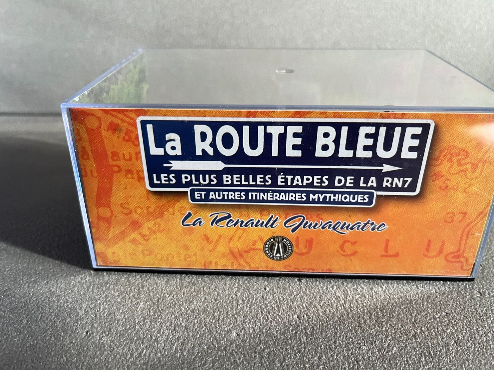 Voiture Miniature Renault Juvaquatre Etape 4 La Route Bleue RN7 1/43