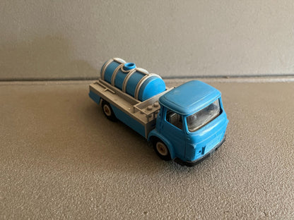 Ancienne Voiture Miniature Plastique Saviem SM 5C Transport Lait Norev au 1/43