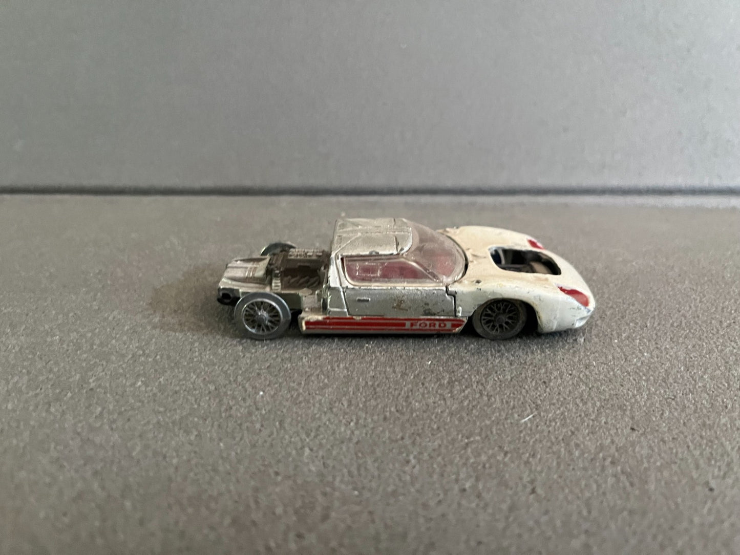Ancienne Miniature Voiture Ford 40 RV Dinky Toys Meccano England Epave