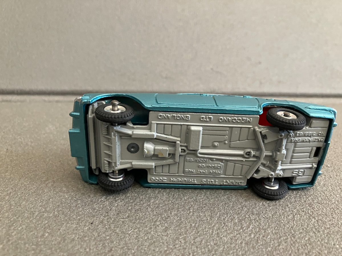 Ancienne Voiture Miniature Triumph 2000 135 Meccano England Dinky Toys 1/43