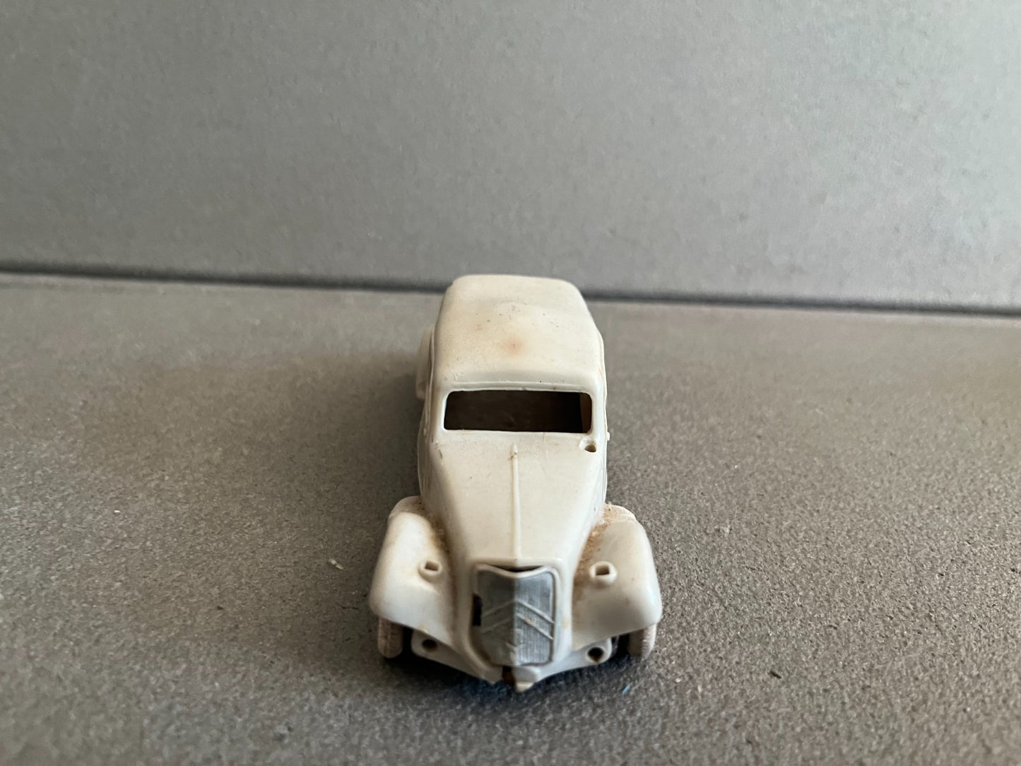 Ancienne Voiture Miniature Citroen Traction 15 Six Norev Plastique France Epave