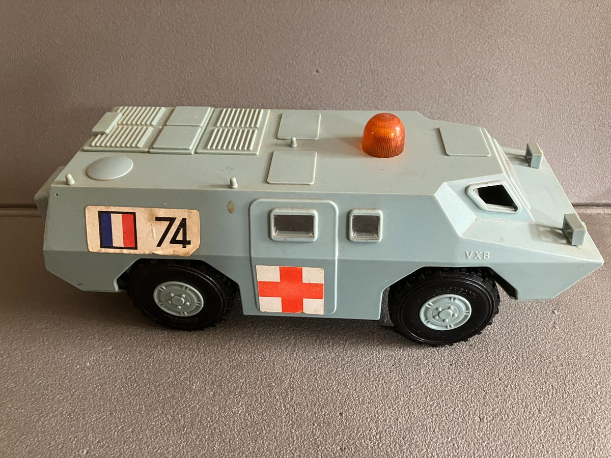 Jouet Ancien Voiture Miniature Militaire Berliet VXB Ambulance Mont Blanc 1/20