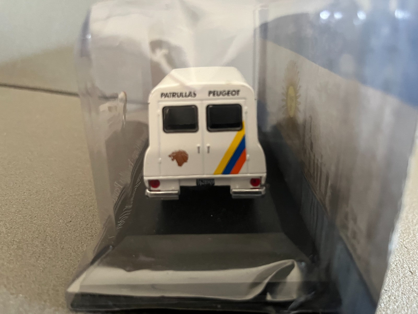 Voiture Miniature Peugeot 404 Cargo Patrullas 1980 Ixo Argentine au 1/43