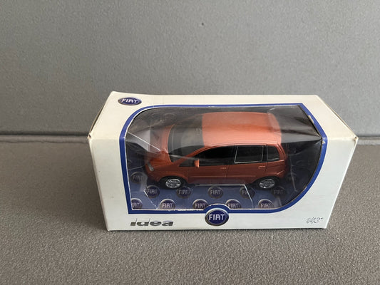 Voiture Miniature Fiat Idea Norev au 1/43