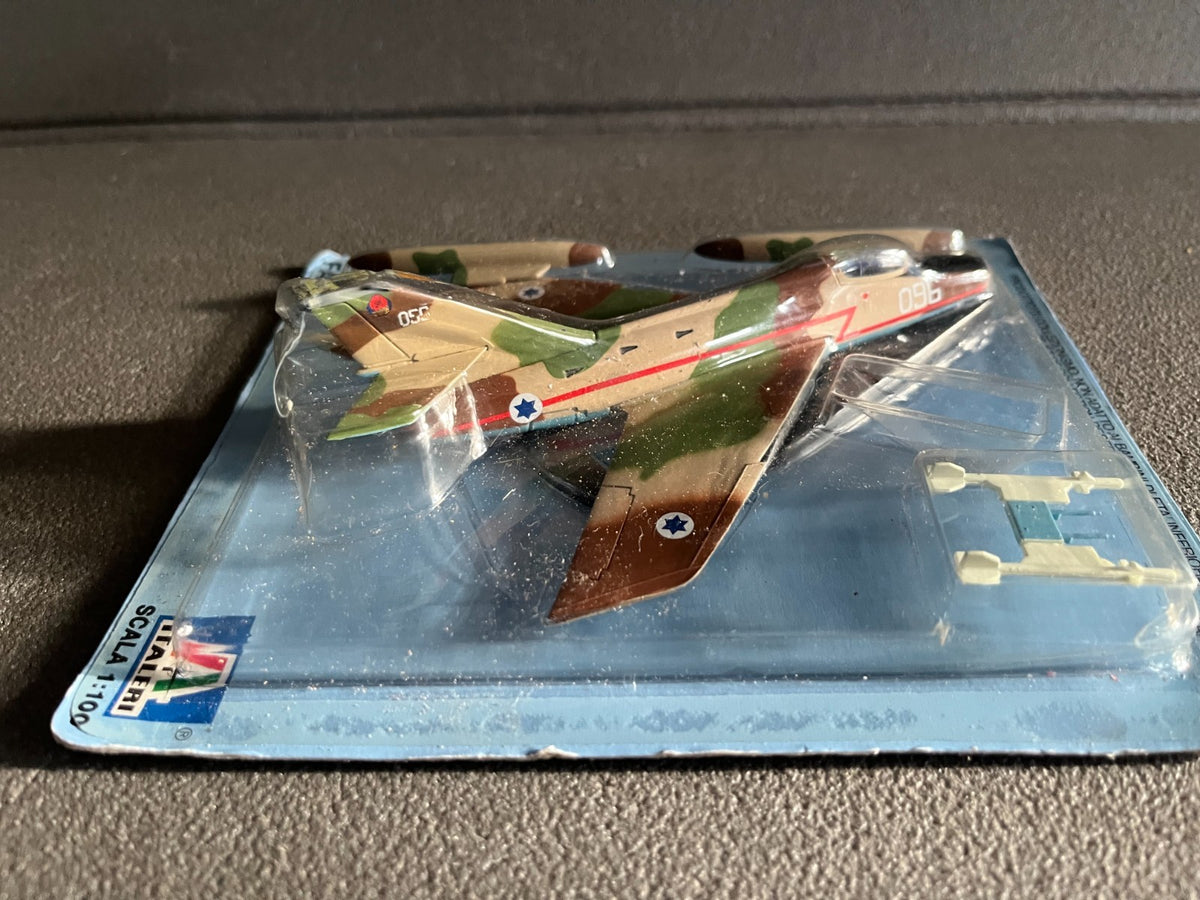 Avion miniature Militaire Super Mystere Fabbri Italeri 1/100