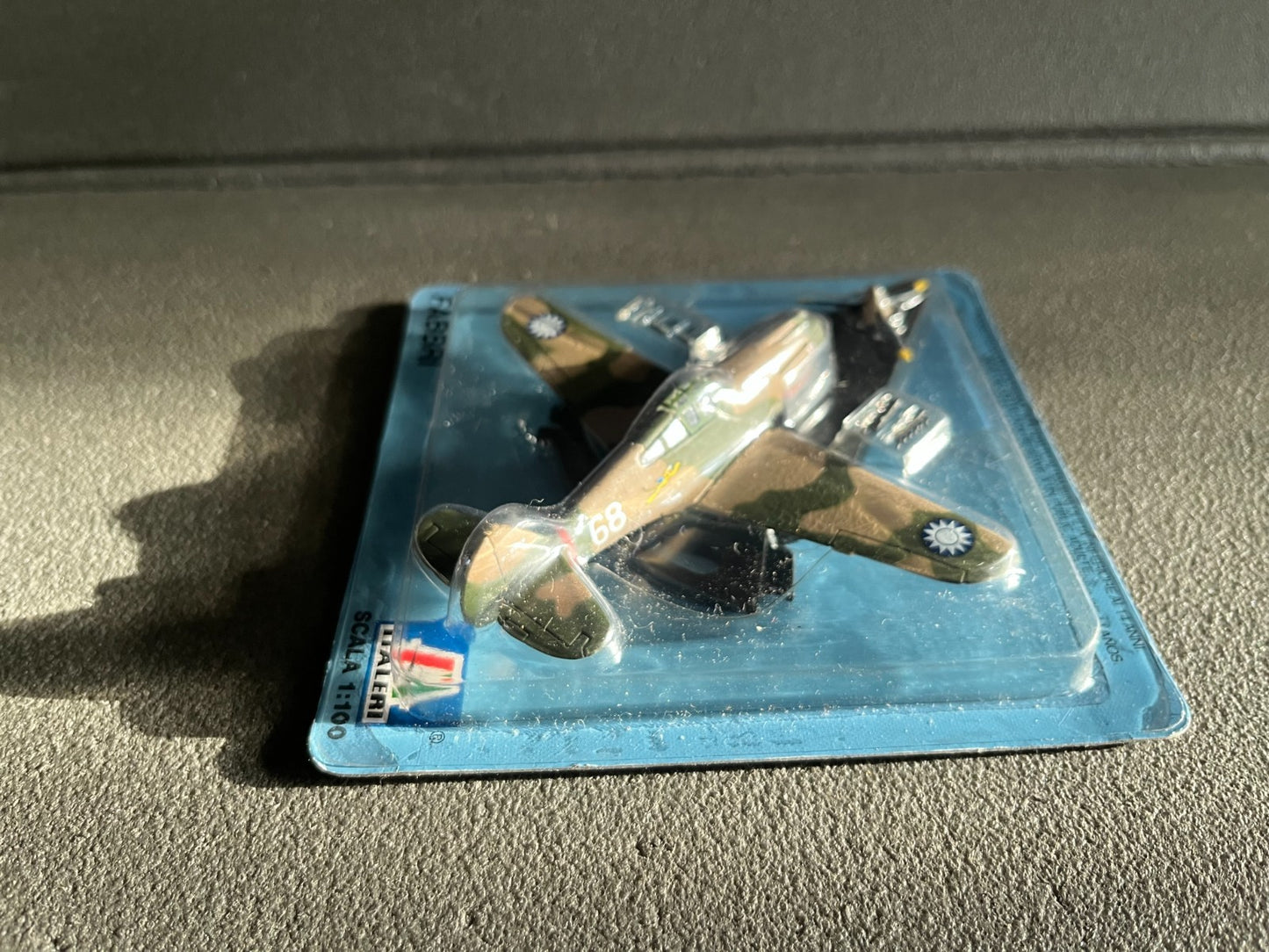 Avion miniature Militaire P-40B Fabbri Italeri 1/100