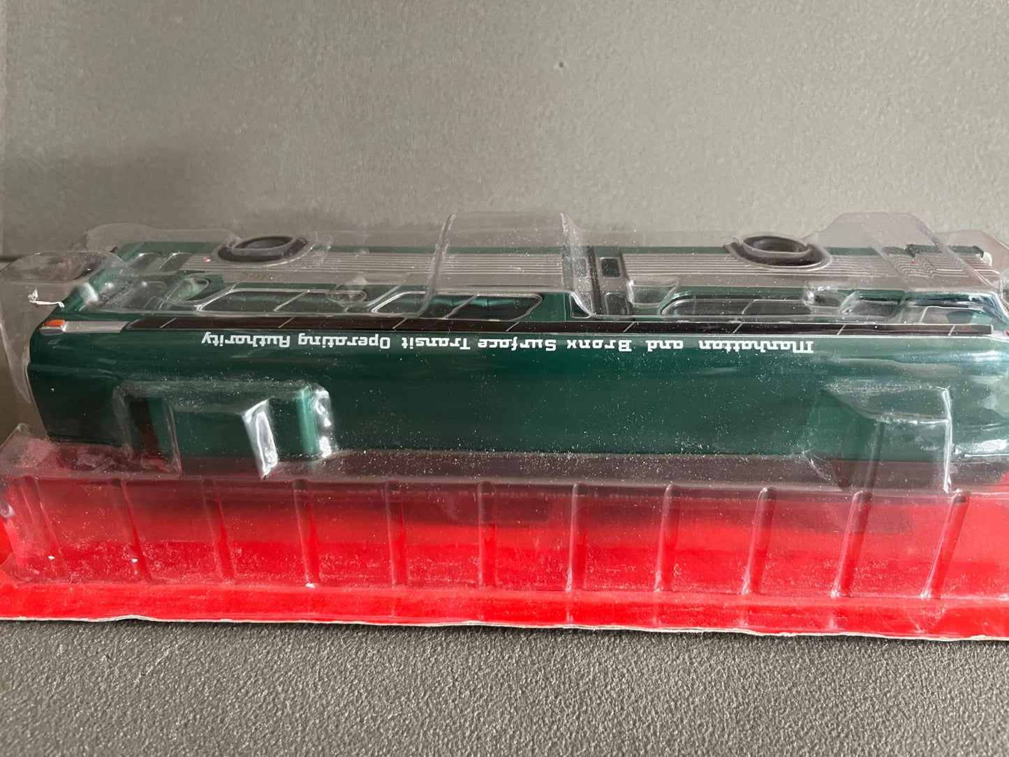 Voiture Miniature GM GMC New Look Fish Bowl Autocar Autobus Bus Hachette 1/43