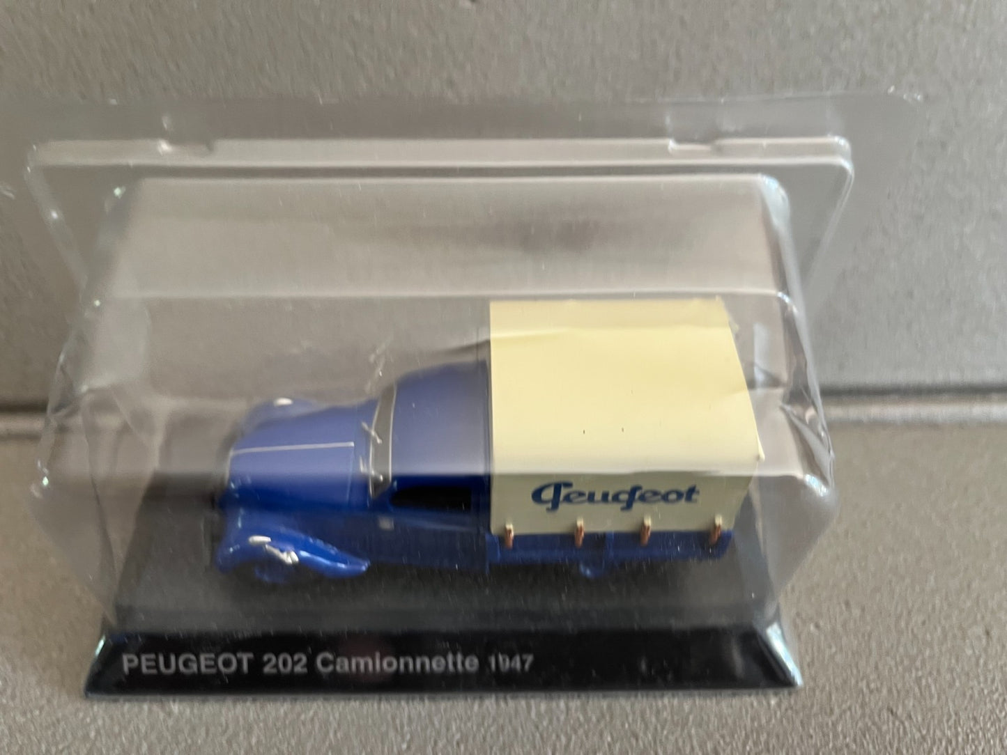 Voiture Miniature Peugeot 202 Camionnette 1947 Norev Hachette 1/43